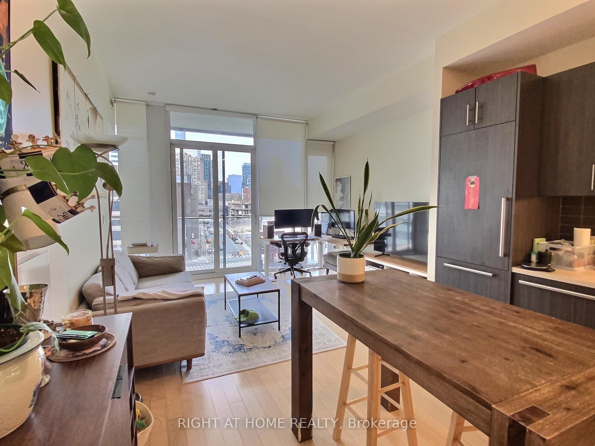 Photo 2 of Unit 625, 29 Queens Quay E, Toronto, Waterfront Communities — HOMEH