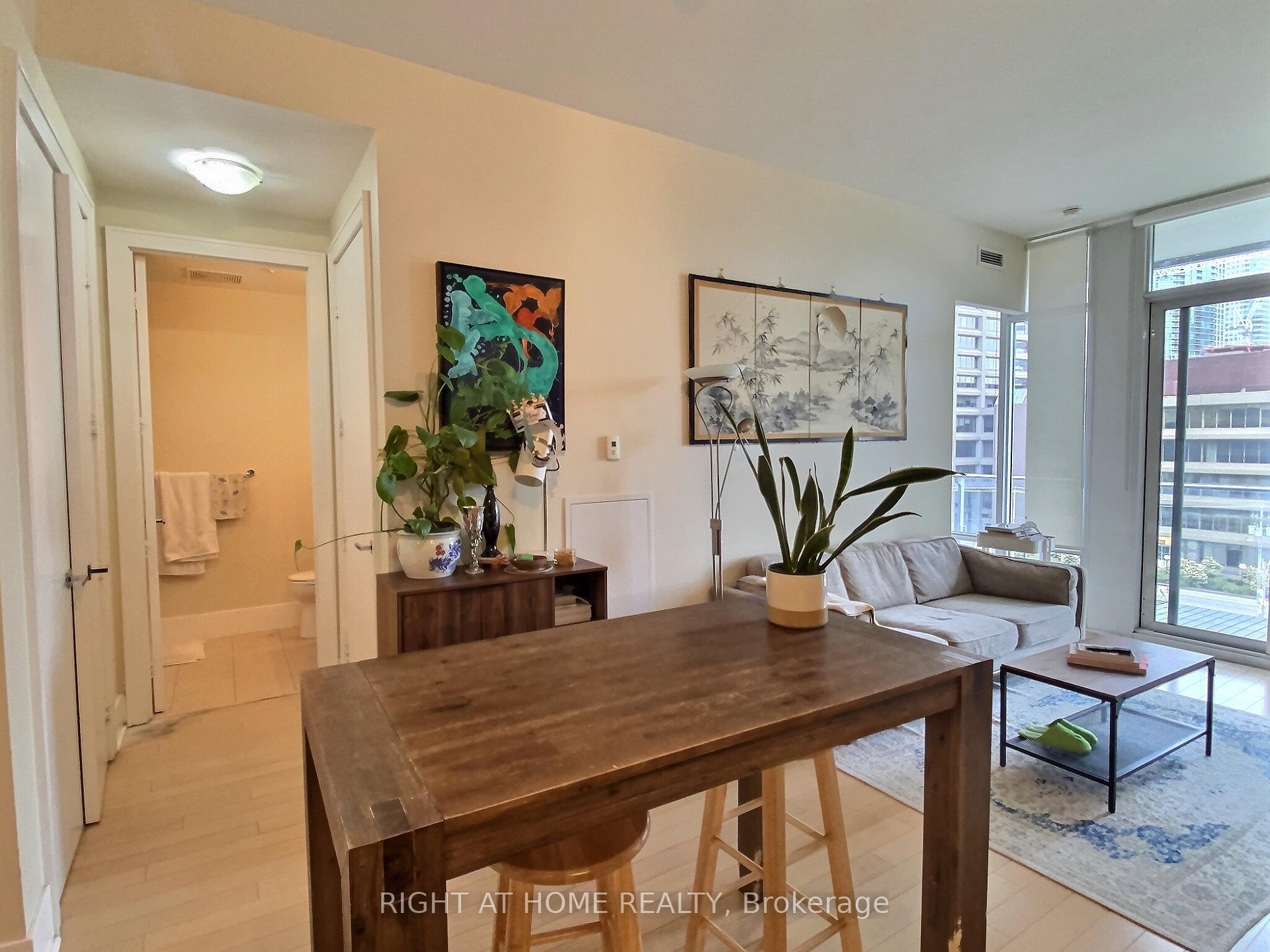 Photo 5 of Unit 625, 29 Queens Quay E, Toronto, Waterfront Communities — HOMEH