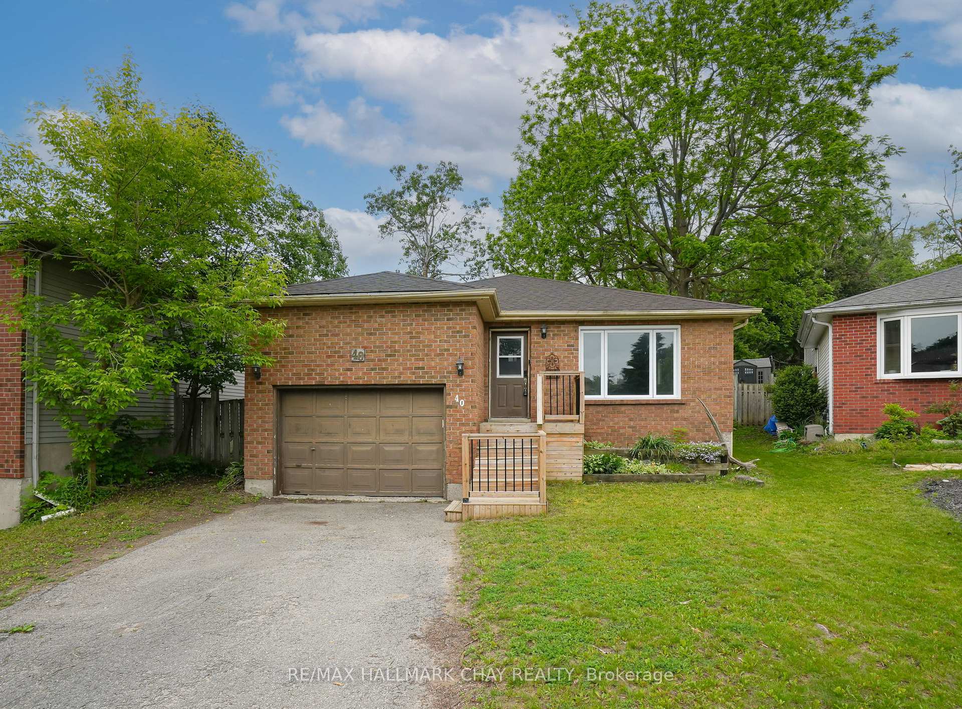 Photo 1 of 40 Engel Crescent, Barrie, Letitia Heights — HOMEH