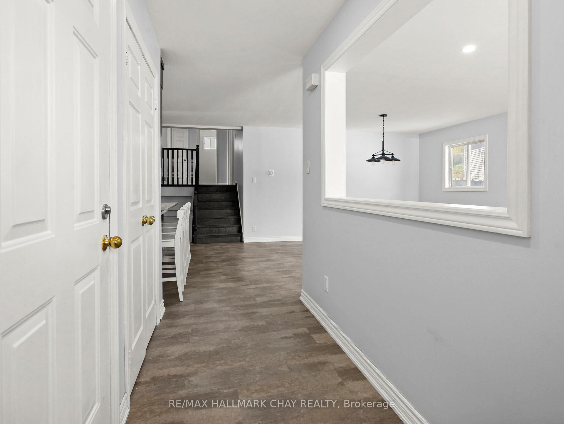Photo 6 of 40 Engel Crescent, Barrie, Letitia Heights — HOMEH