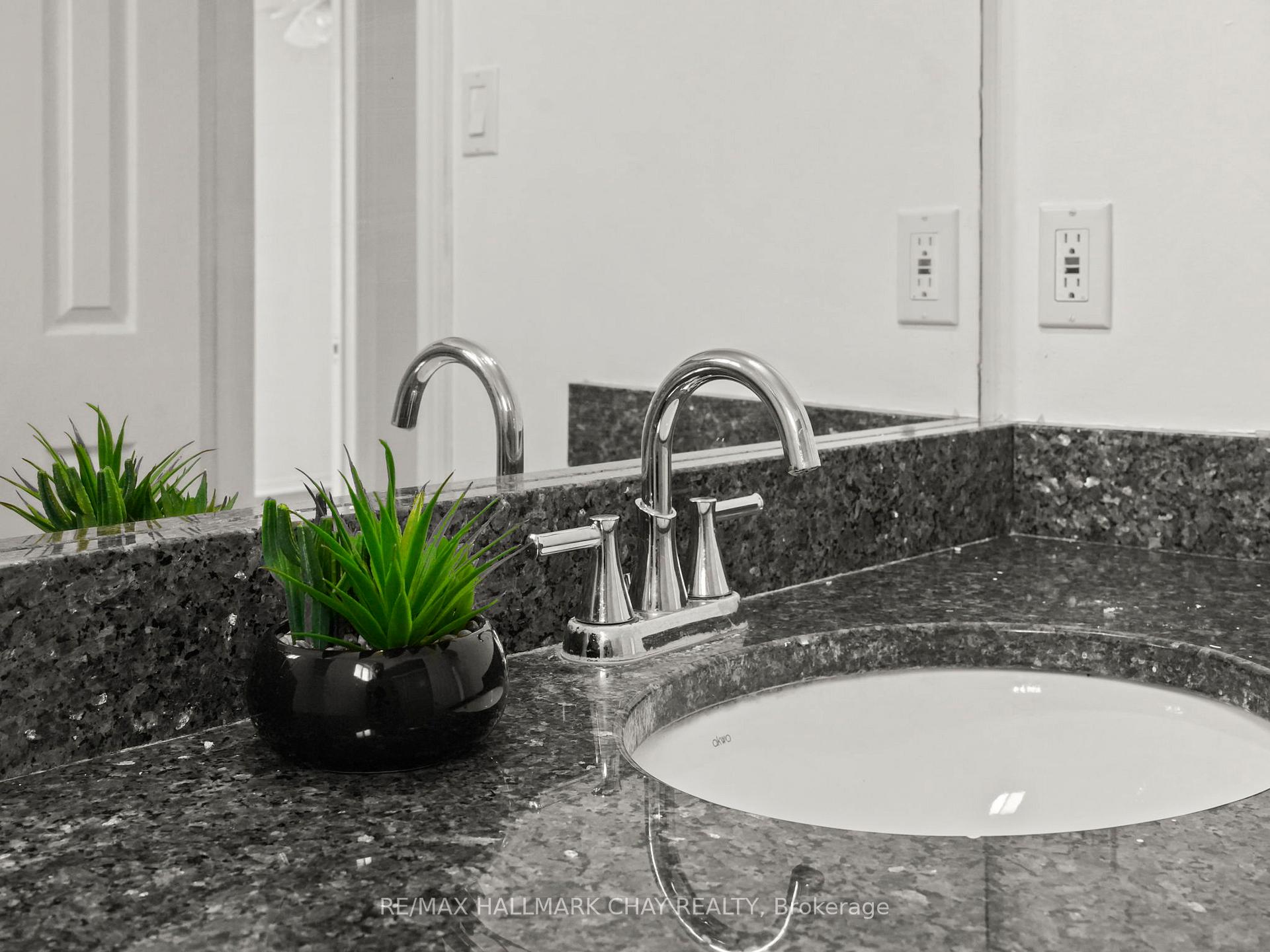 Photo 20 of 40 Engel Crescent, Barrie, Letitia Heights — HOMEH