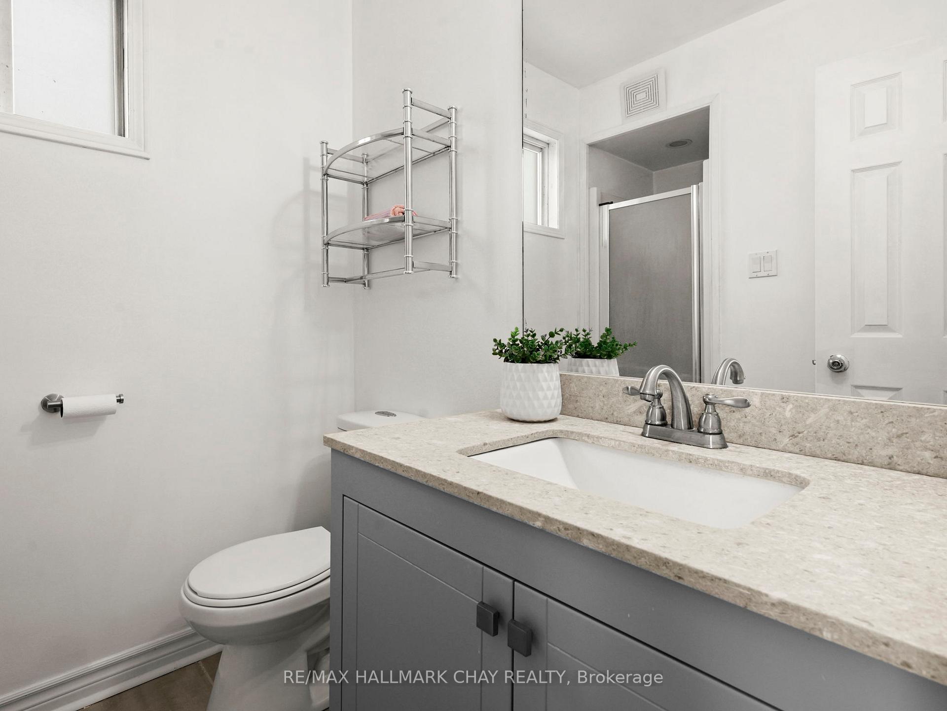 Photo 23 of 40 Engel Crescent, Barrie, Letitia Heights — HOMEH