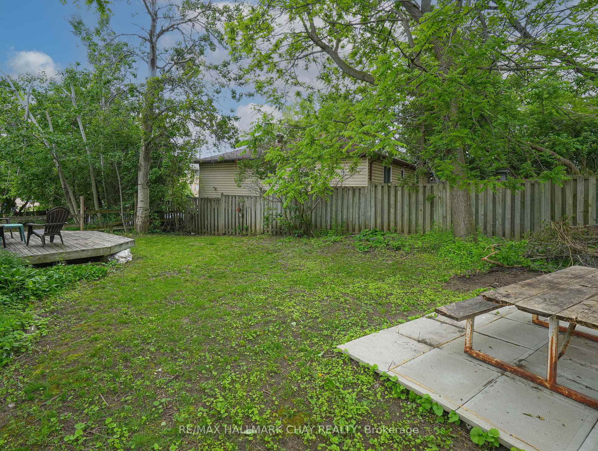 Photo 27 of 40 Engel Crescent, Barrie, Letitia Heights — HOMEH