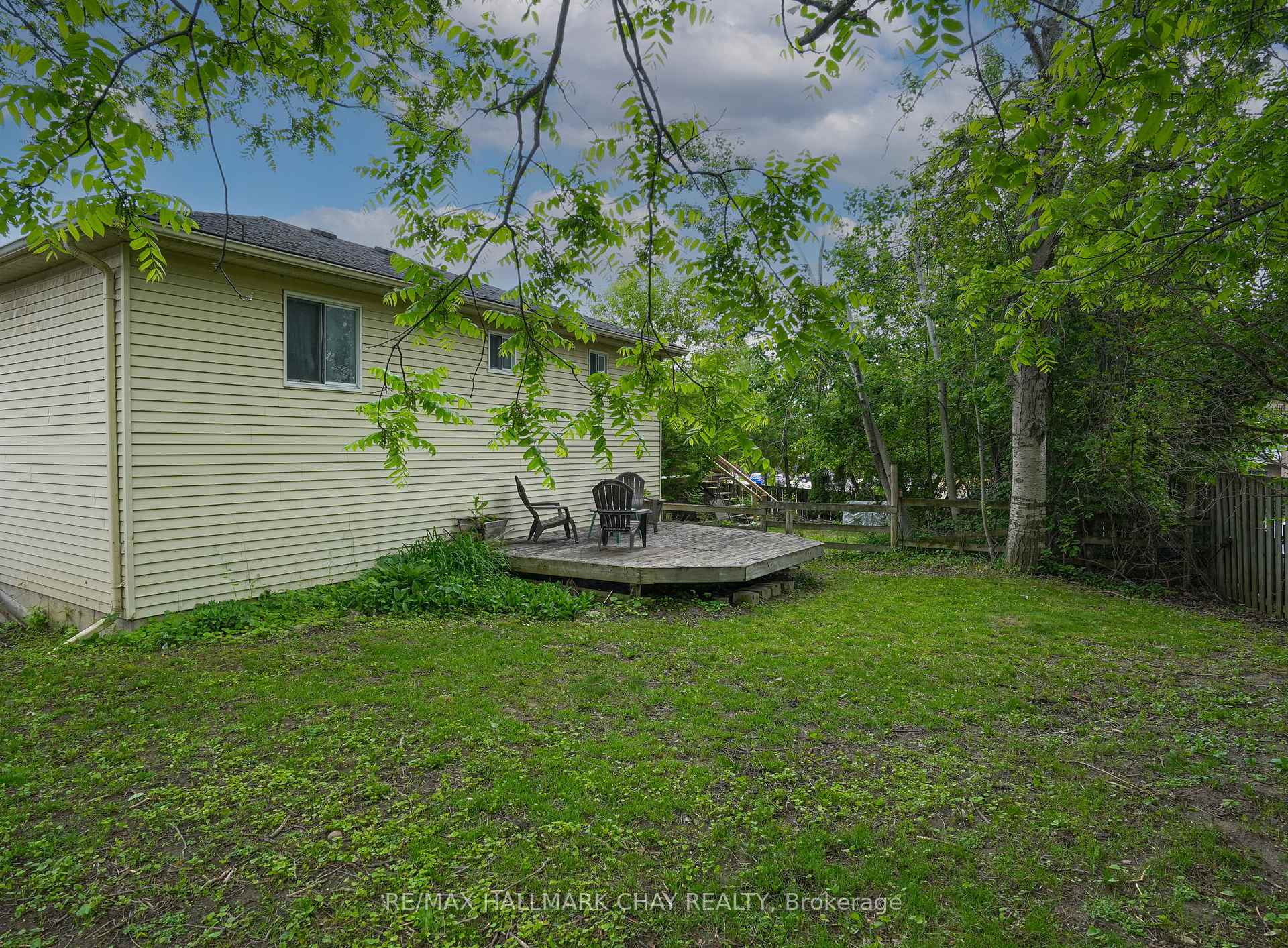 Photo 29 of 40 Engel Crescent, Barrie, Letitia Heights — HOMEH
