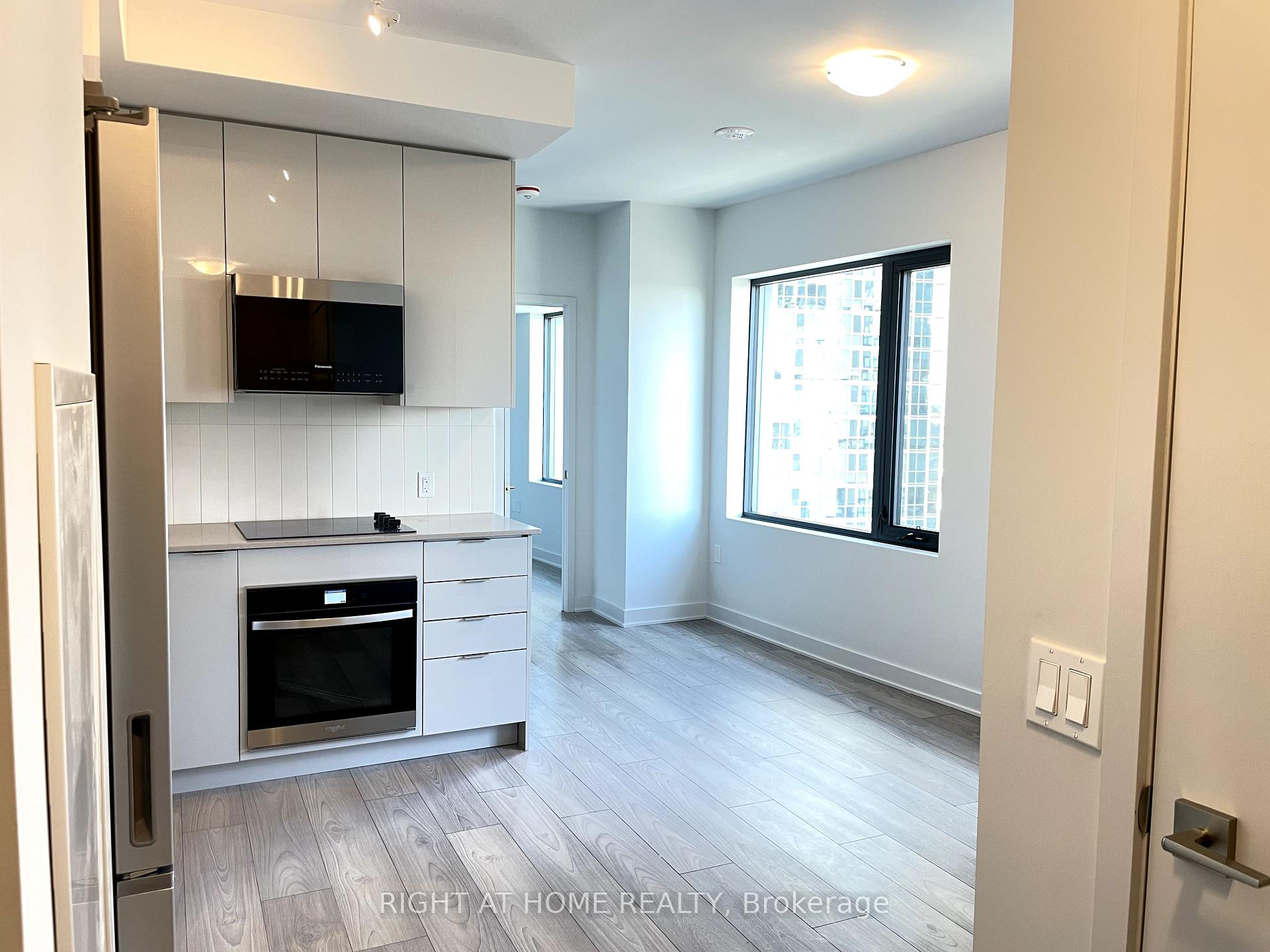 Photo 2 of Unit 1306, 2920 Highway 7, Vaughan, Concord — HOMEH