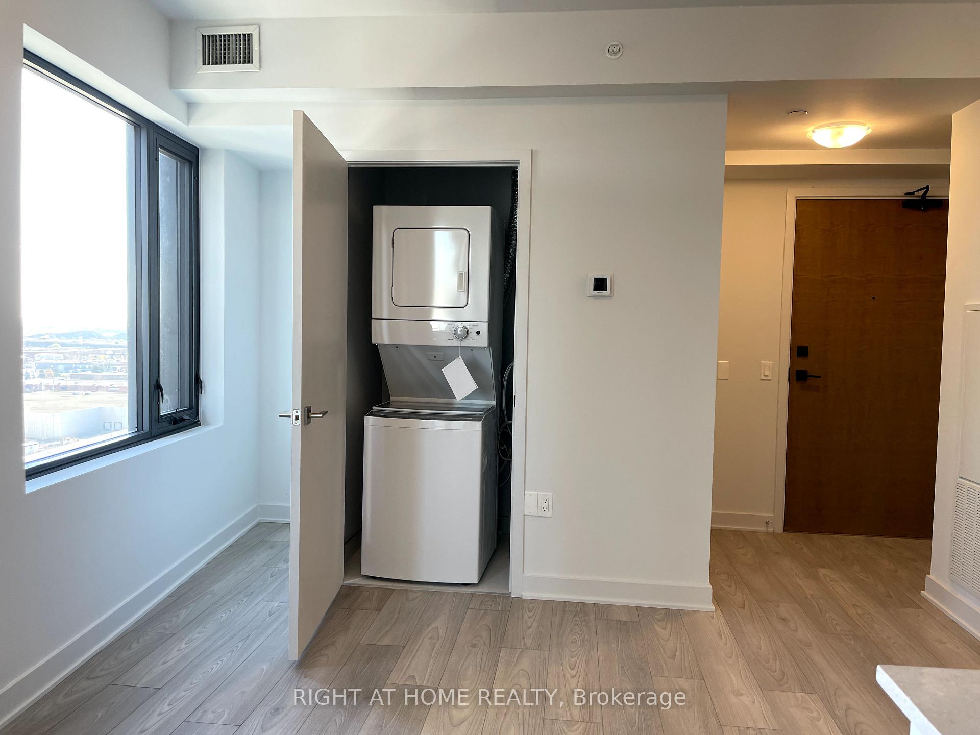 Photo 5 of Unit 1306, 2920 Highway 7, Vaughan, Concord — HOMEH