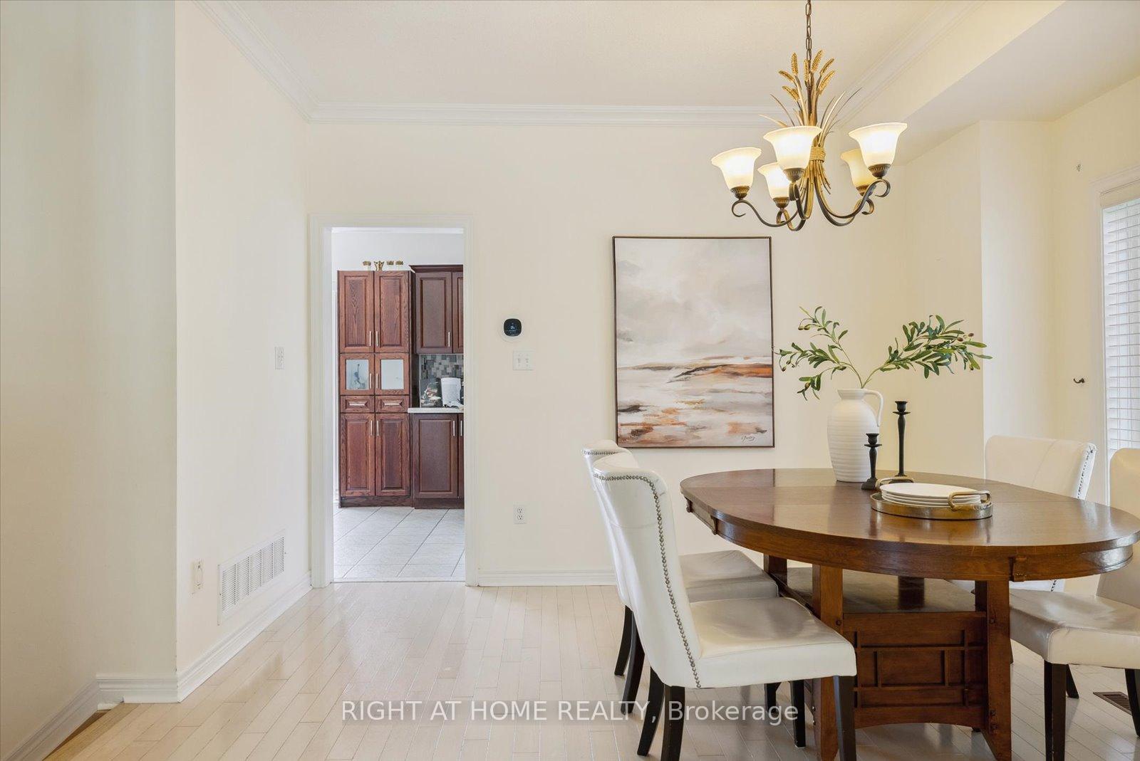 Photo 3 of 132 Hollandview Trail, Aurora, Bayview Wellington — HOMEH