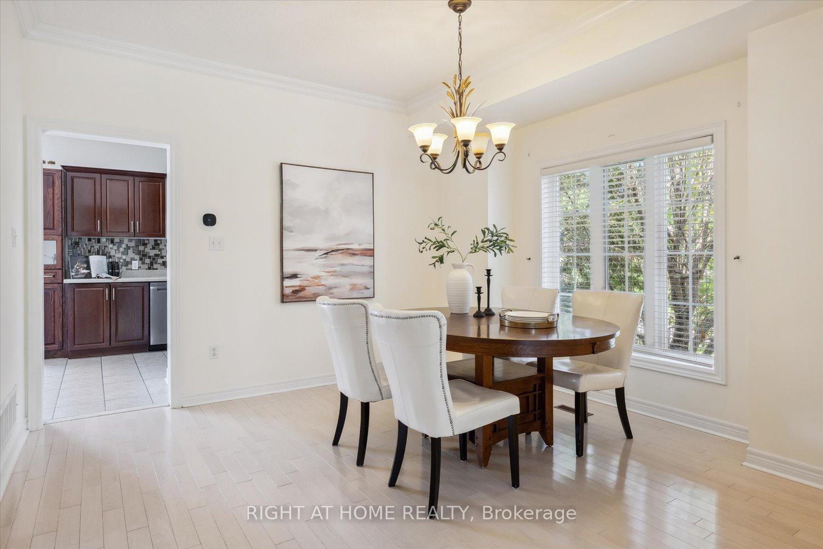 Photo 5 of 132 Hollandview Trail, Aurora, Bayview Wellington — HOMEH