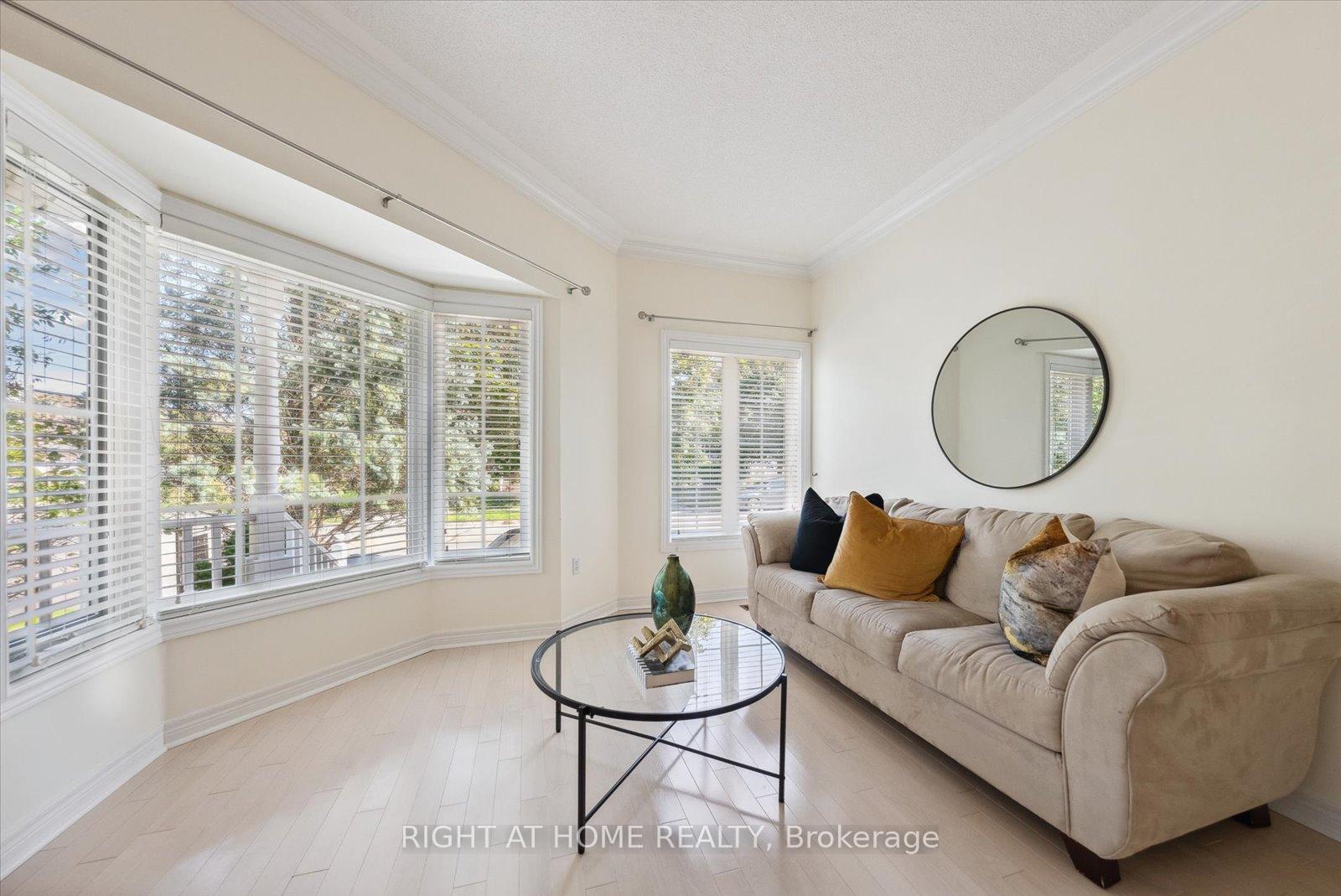 Photo 6 of 132 Hollandview Trail, Aurora, Bayview Wellington — HOMEH