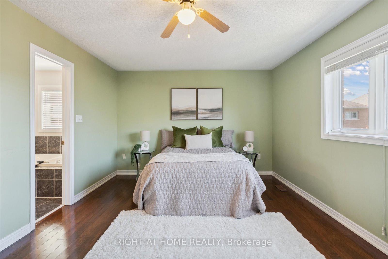 Photo 15 of 132 Hollandview Trail, Aurora, Bayview Wellington — HOMEH