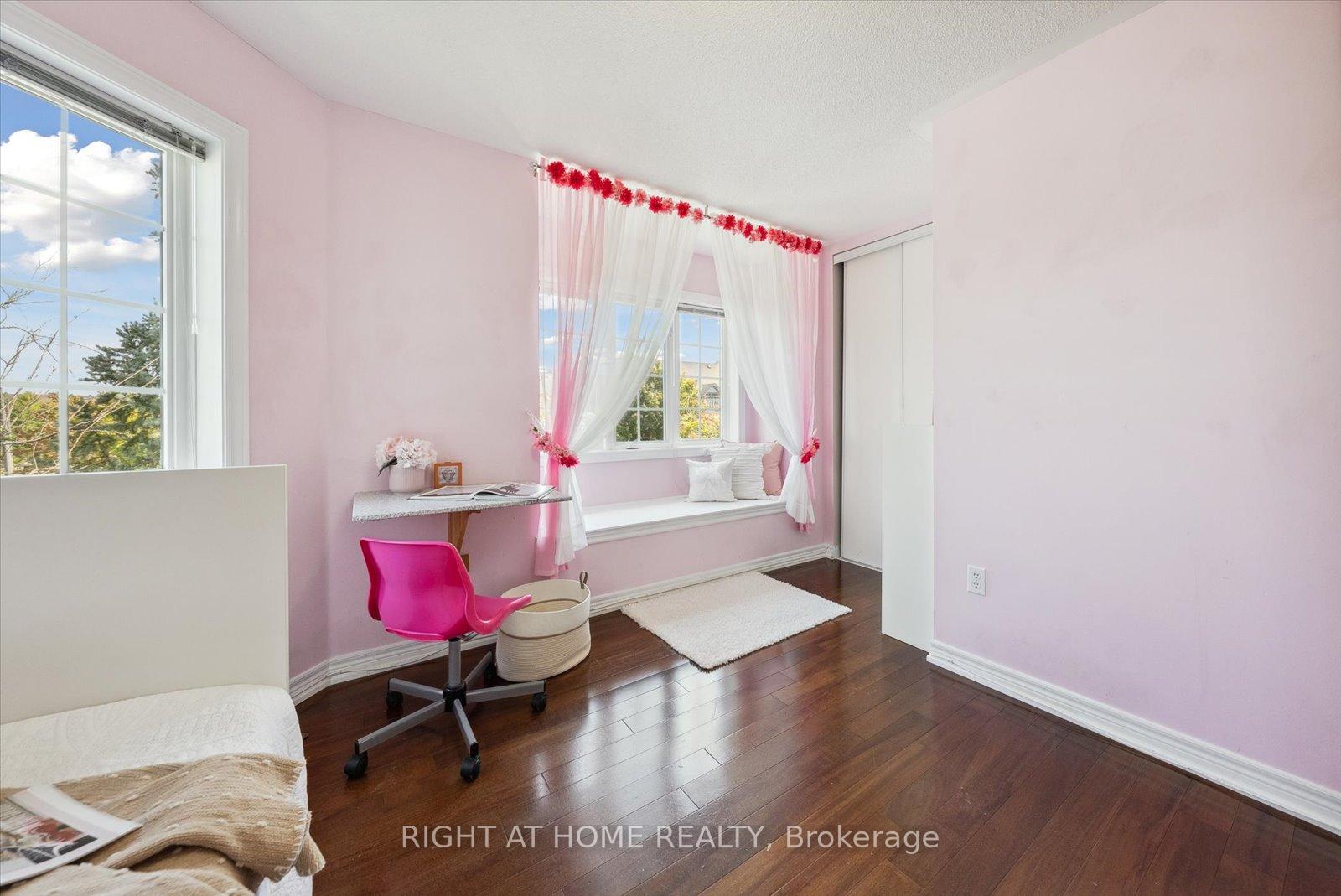 Photo 20 of 132 Hollandview Trail, Aurora, Bayview Wellington — HOMEH