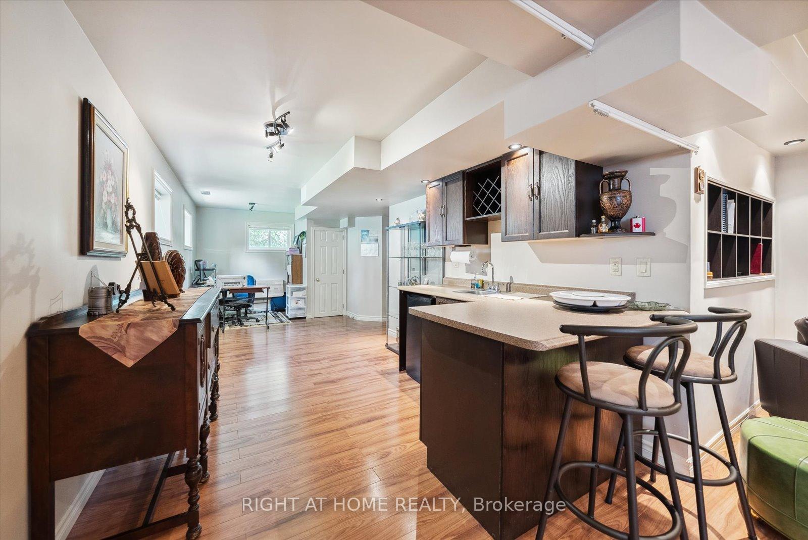 Photo 28 of 132 Hollandview Trail, Aurora, Bayview Wellington — HOMEH