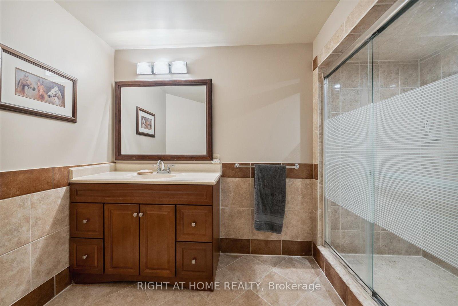 Photo 32 of 132 Hollandview Trail, Aurora, Bayview Wellington — HOMEH