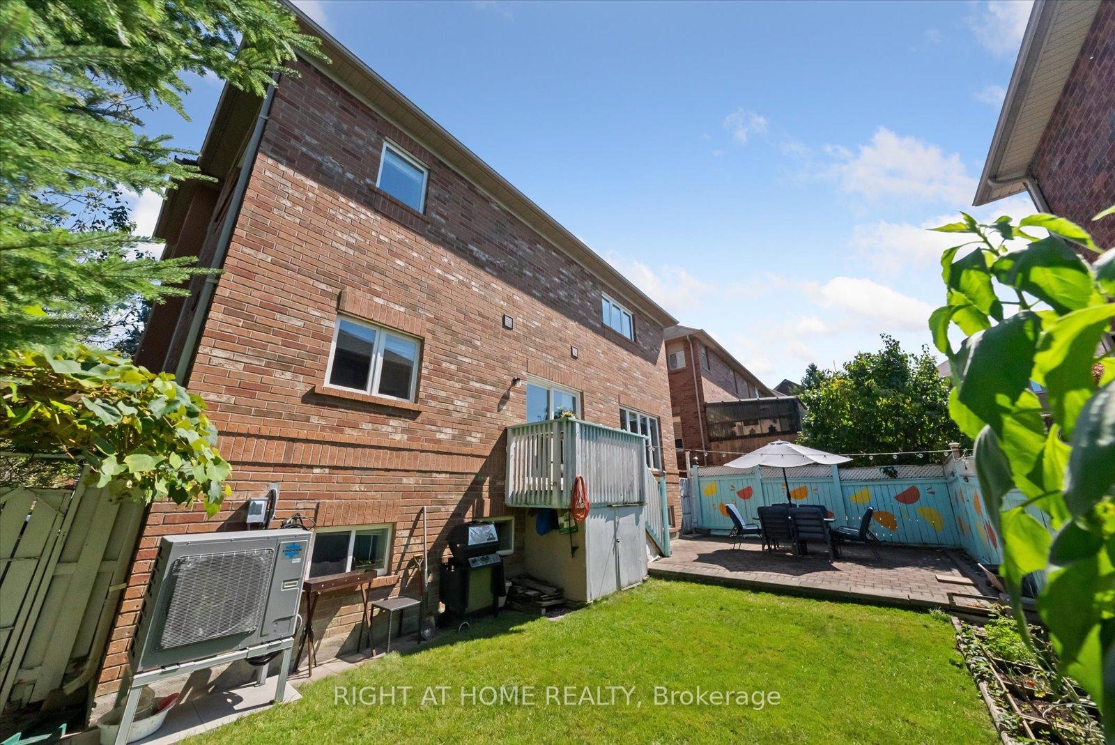 Photo 36 of 132 Hollandview Trail, Aurora, Bayview Wellington — HOMEH