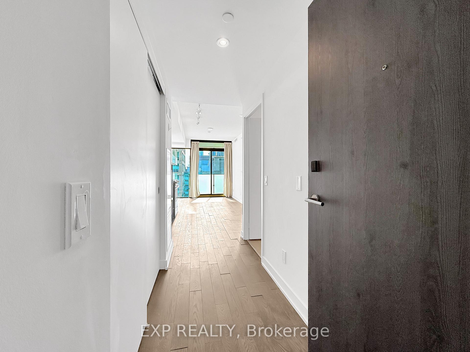 Photo 2 of Unit 1408, 25 Richmond Street E, Toronto, Church-Yonge Corridor — HOMEH