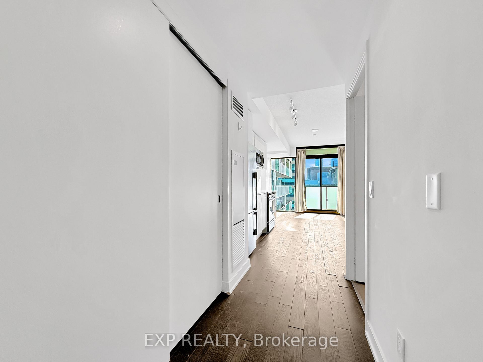 Photo 3 of Unit 1408, 25 Richmond Street E, Toronto, Church-Yonge Corridor — HOMEH