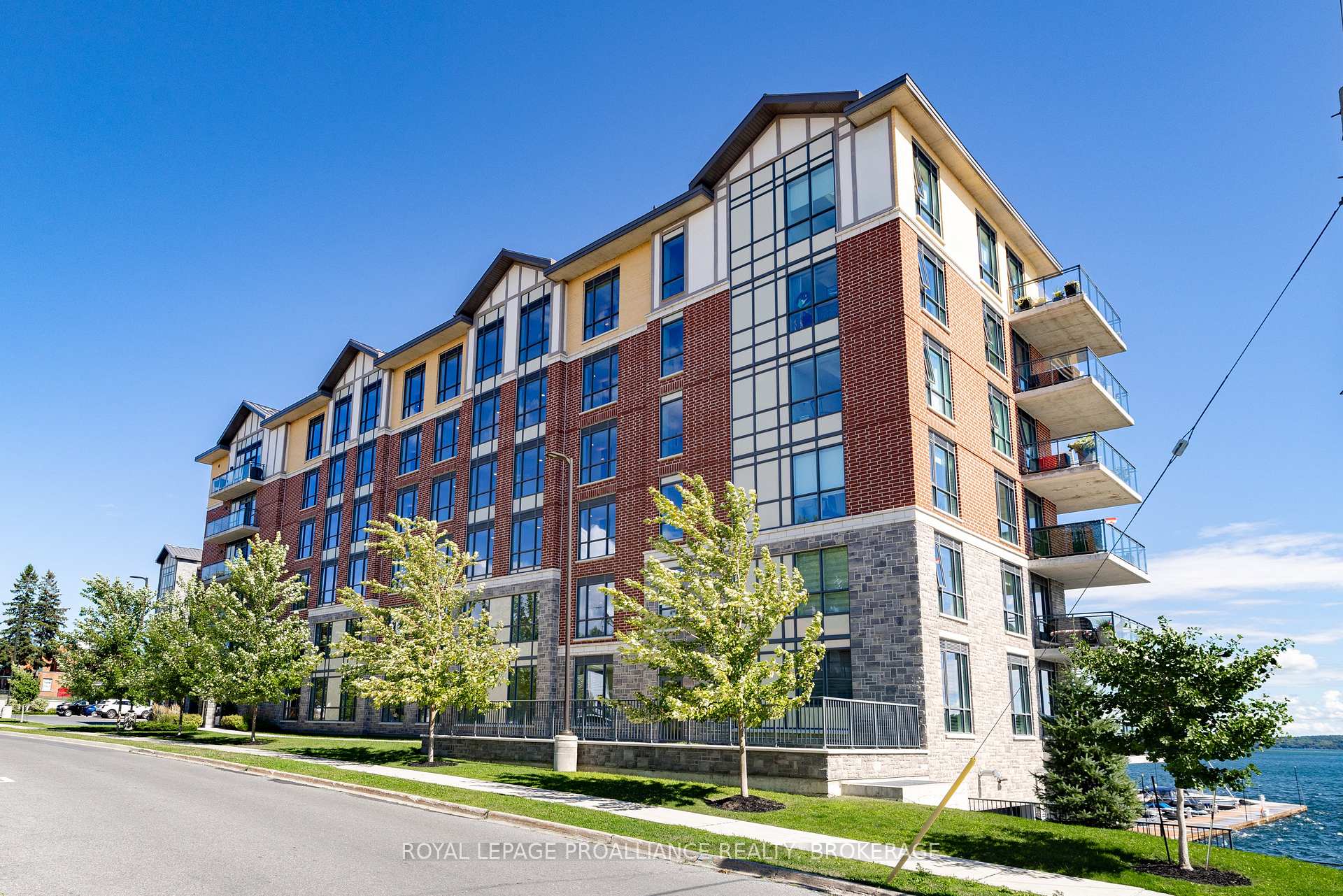 Photo 4 of Unit 418, 129B South Street, Gananoque — HOMEH
