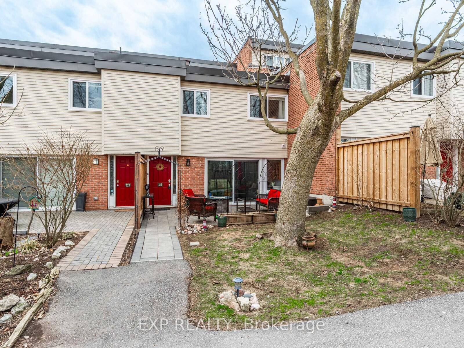 Photo 1 of Unit 117, 219 Milestone Crescent, Aurora, Aurora Village — HOMEH