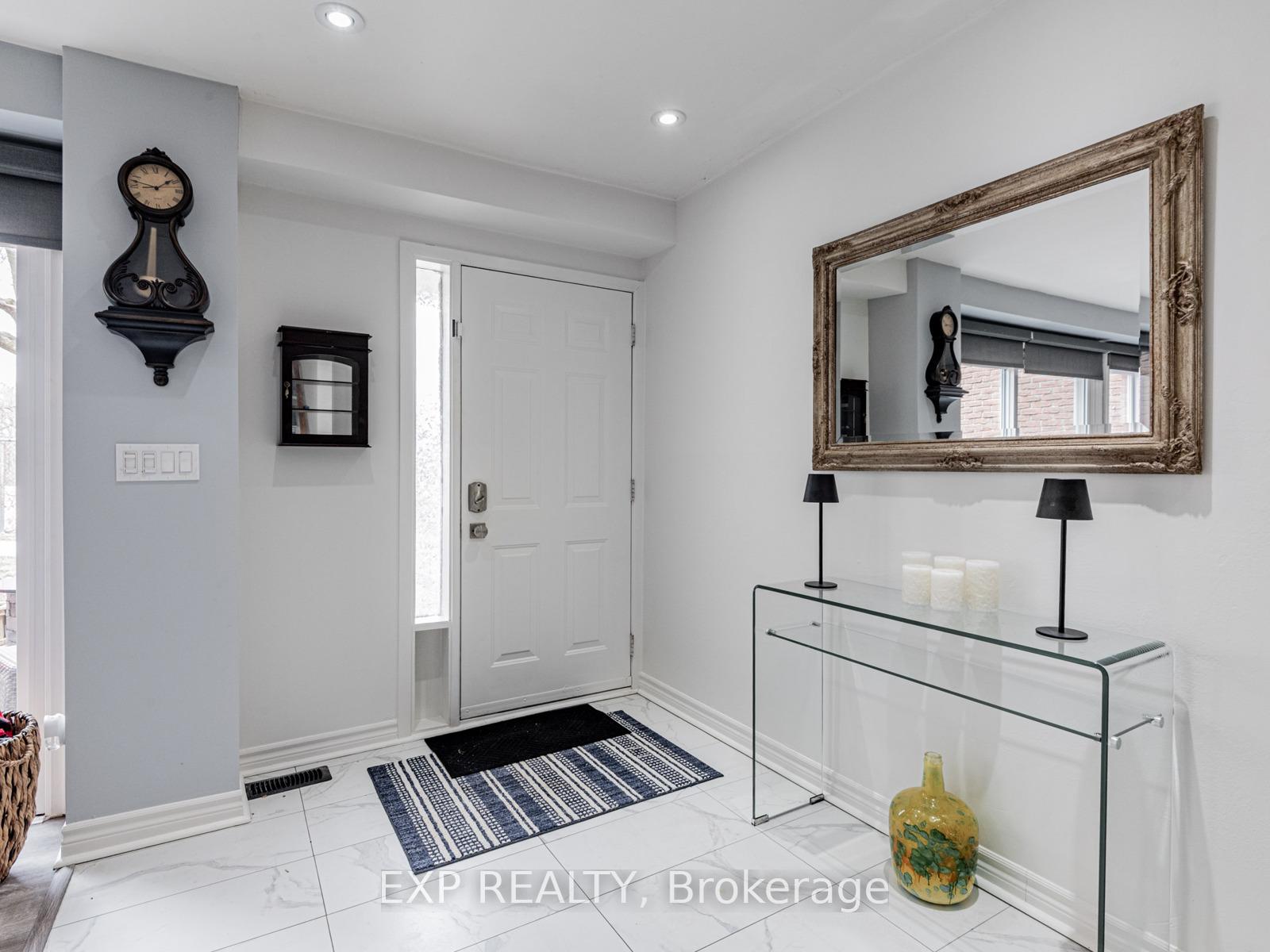 Photo 4 of Unit 117, 219 Milestone Crescent, Aurora, Aurora Village — HOMEH