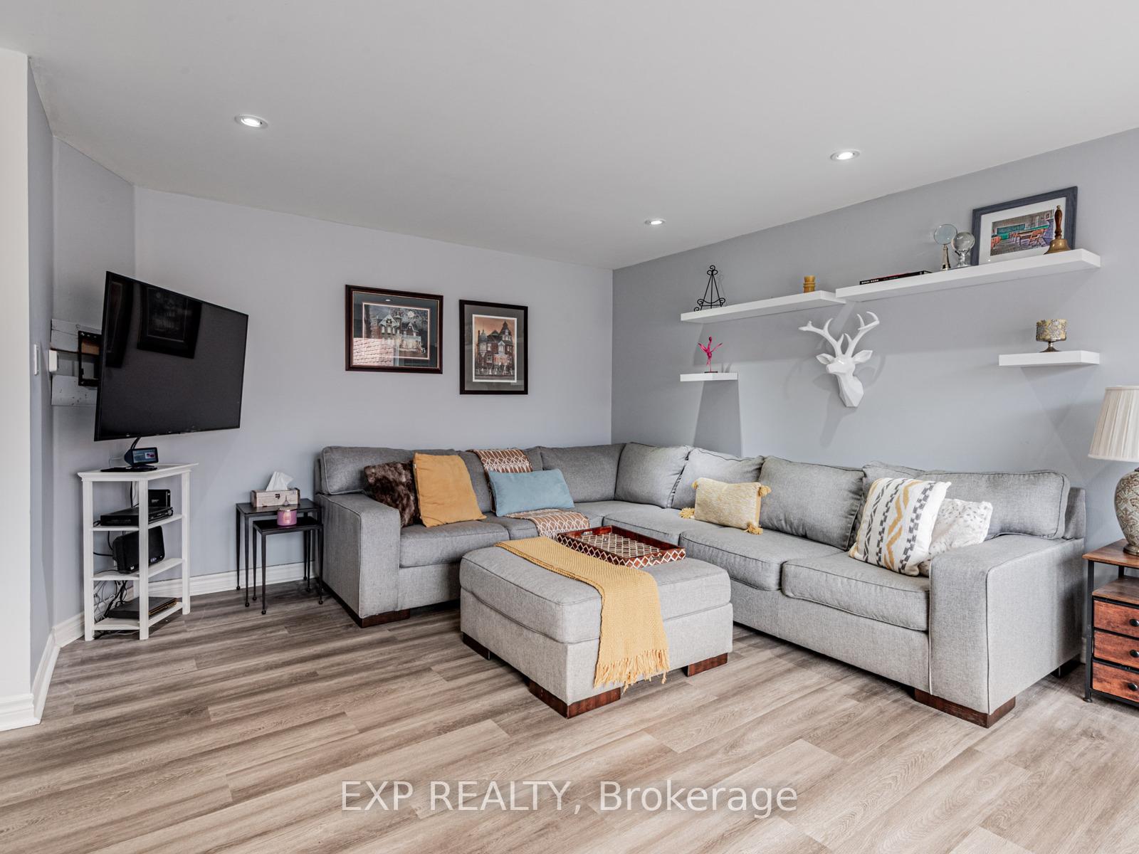 Photo 6 of Unit 117, 219 Milestone Crescent, Aurora, Aurora Village — HOMEH