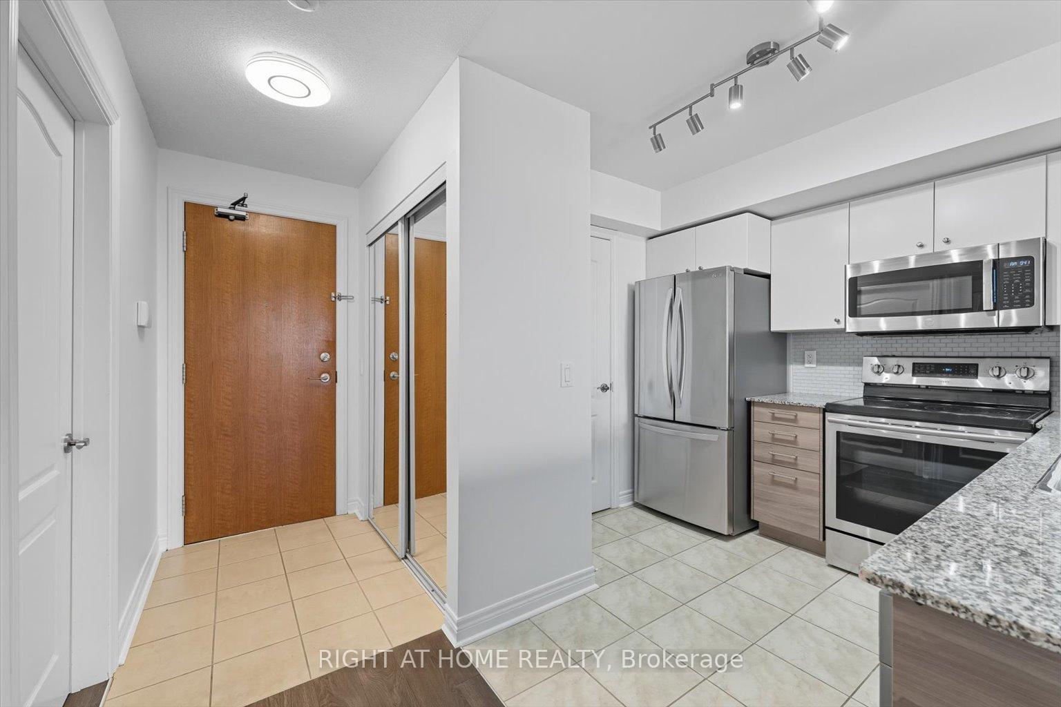 Photo 3 of Unit 509, 50 Disera Drive, Vaughan, Beverley Glen — HOMEH