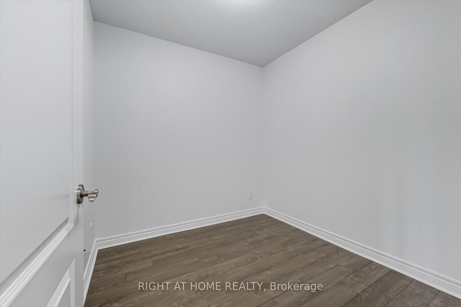 Photo 5 of Unit 509, 50 Disera Drive, Vaughan, Beverley Glen — HOMEH