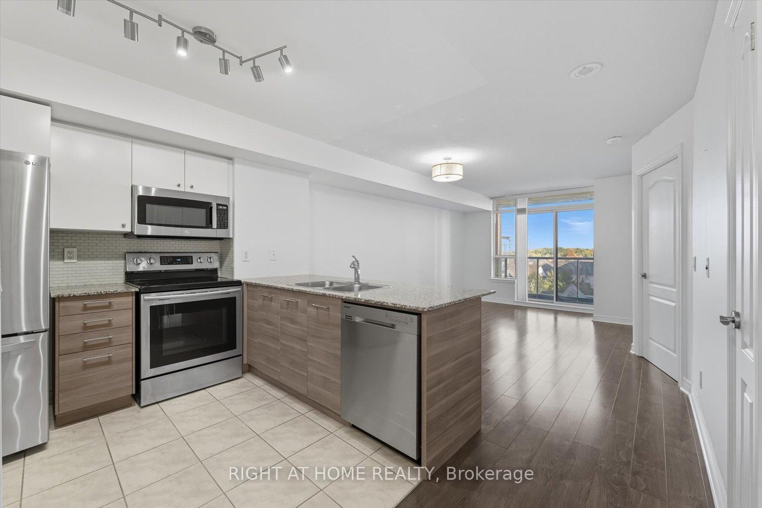 Photo 6 of Unit 509, 50 Disera Drive, Vaughan, Beverley Glen — HOMEH