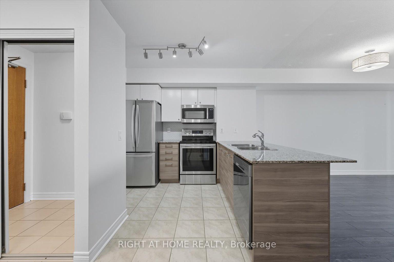 Photo 7 of Unit 509, 50 Disera Drive, Vaughan, Beverley Glen — HOMEH