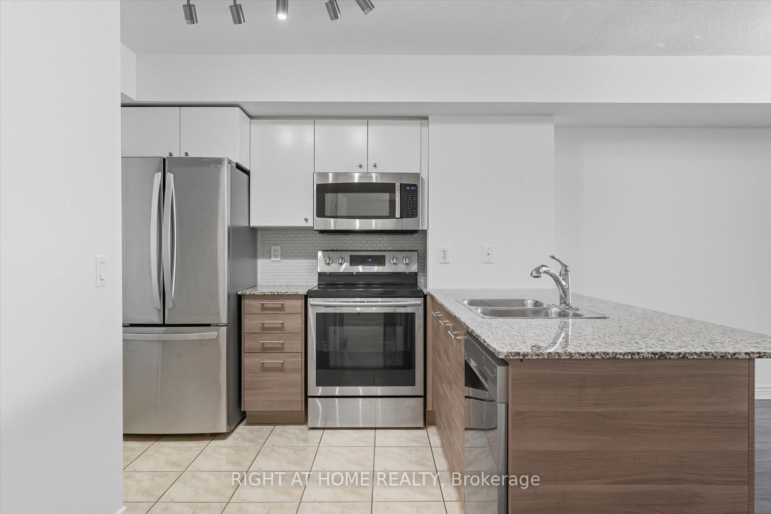 Photo 8 of Unit 509, 50 Disera Drive, Vaughan, Beverley Glen — HOMEH