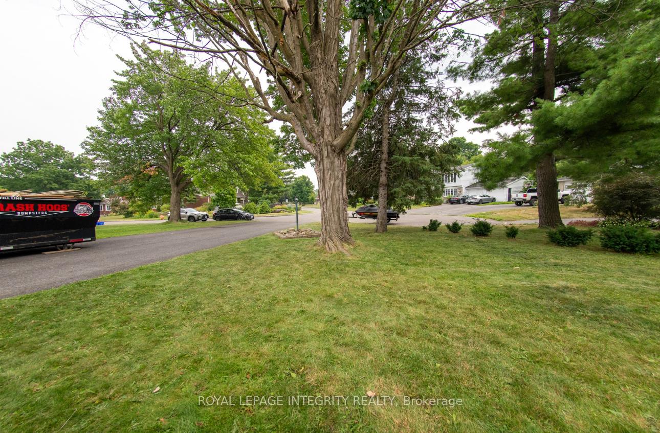Photo 3 of 27 Roberta Crescent, Ottawa, Barrhaven - Pheasant Run — HOMEH