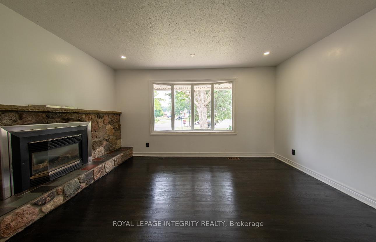 Photo 5 of 27 Roberta Crescent, Ottawa, Barrhaven - Pheasant Run — HOMEH