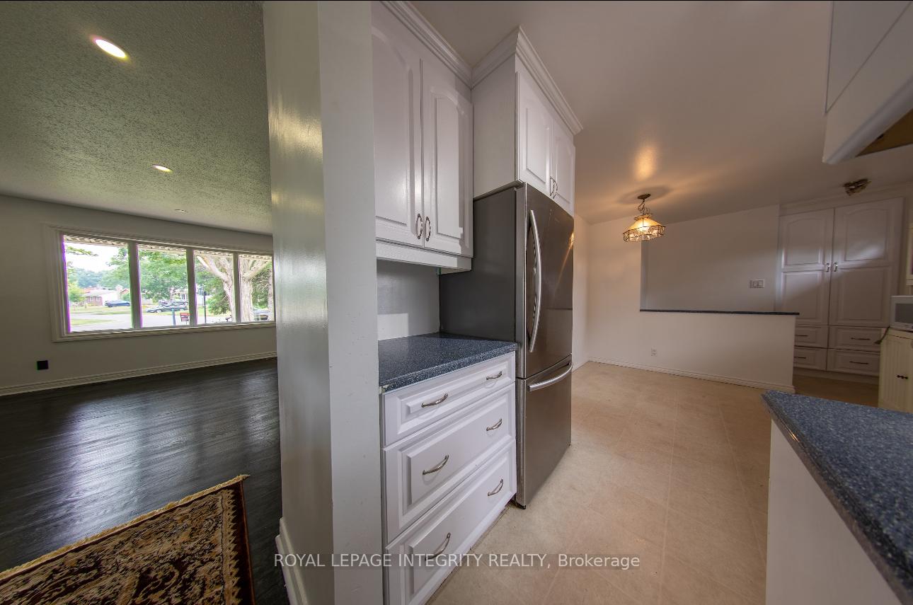 Photo 6 of 27 Roberta Crescent, Ottawa, Barrhaven - Pheasant Run — HOMEH