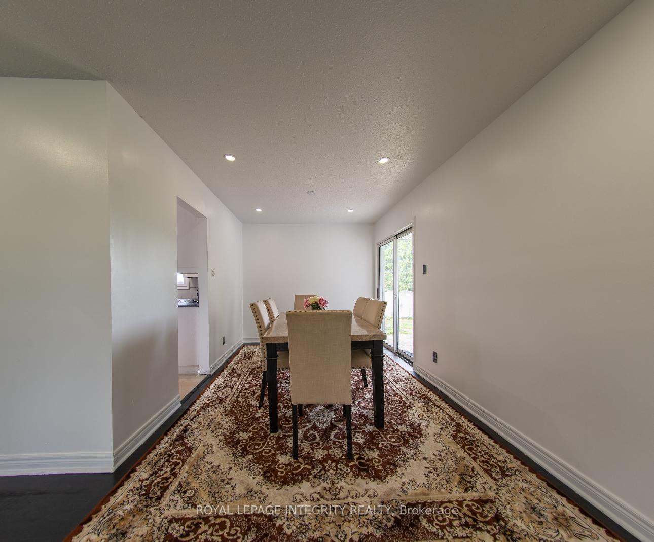 Photo 8 of 27 Roberta Crescent, Ottawa, Barrhaven - Pheasant Run — HOMEH