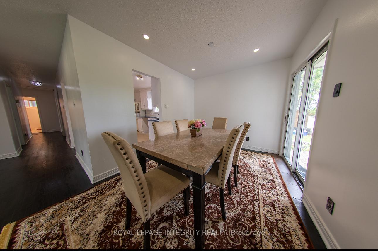 Photo 9 of 27 Roberta Crescent, Ottawa, Barrhaven - Pheasant Run — HOMEH