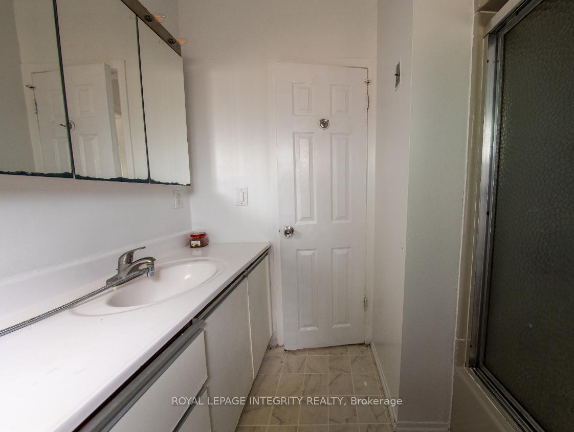 Photo 13 of 27 Roberta Crescent, Ottawa, Barrhaven - Pheasant Run — HOMEH