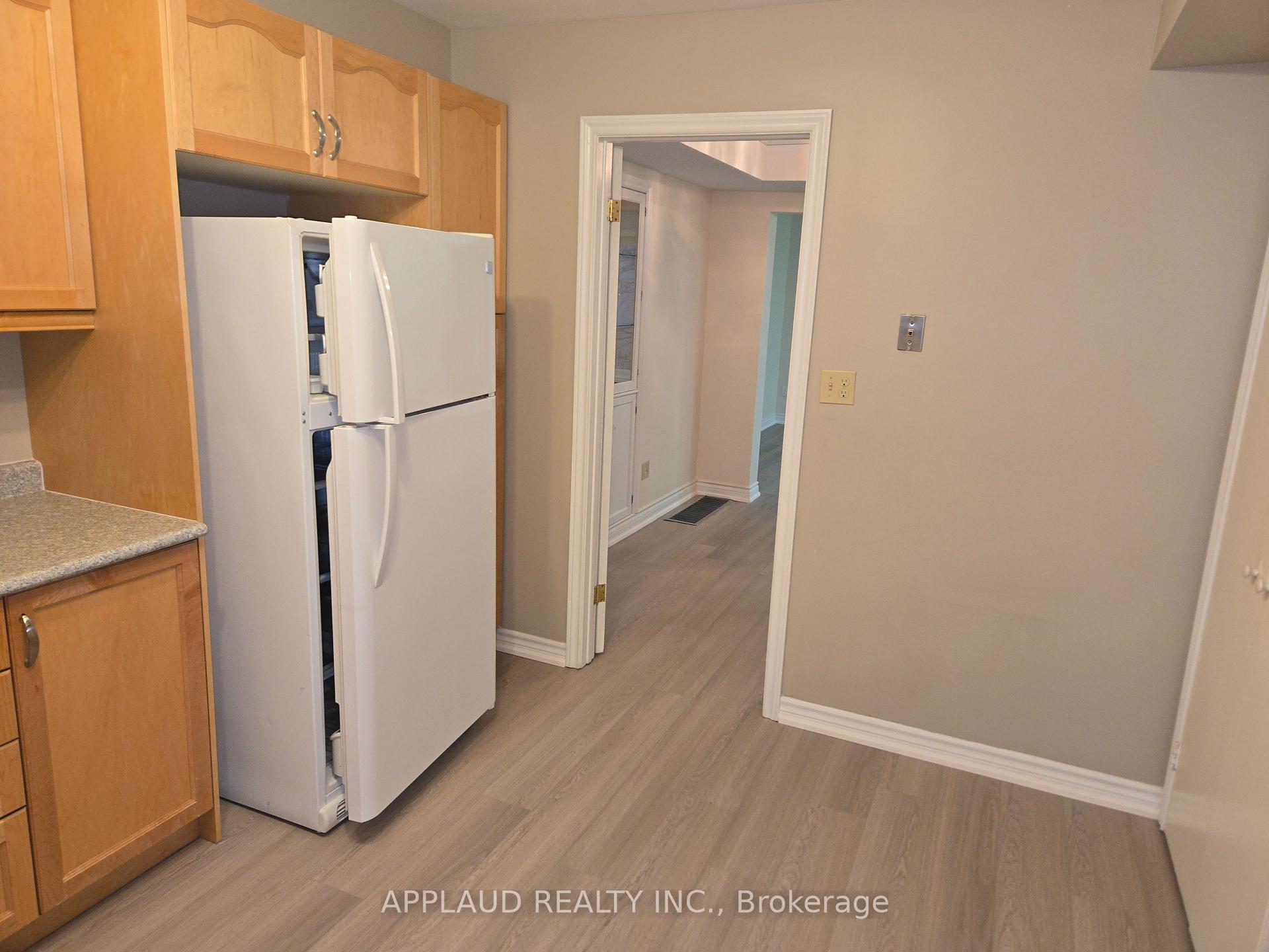 Photo 5 of 7 Bards Walkway Way, North York, Pleasant View — HOMEH