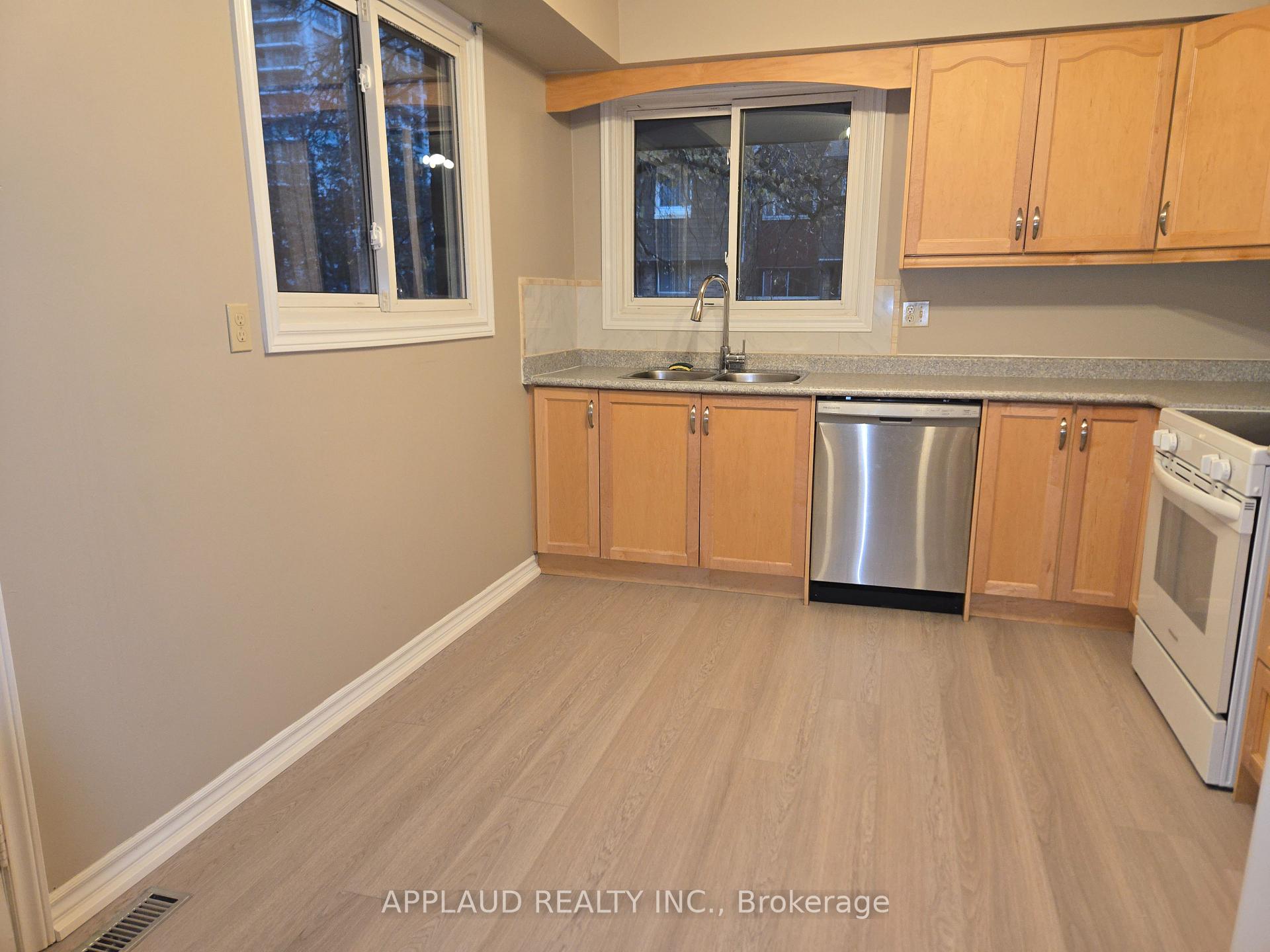 Photo 6 of 7 Bards Walkway Way, North York, Pleasant View — HOMEH