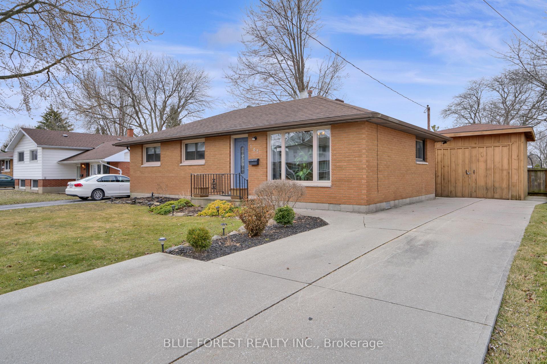 Photo 1 of 102 Semenyn Avenue, Chatham-Kent, Chatham — HOMEH