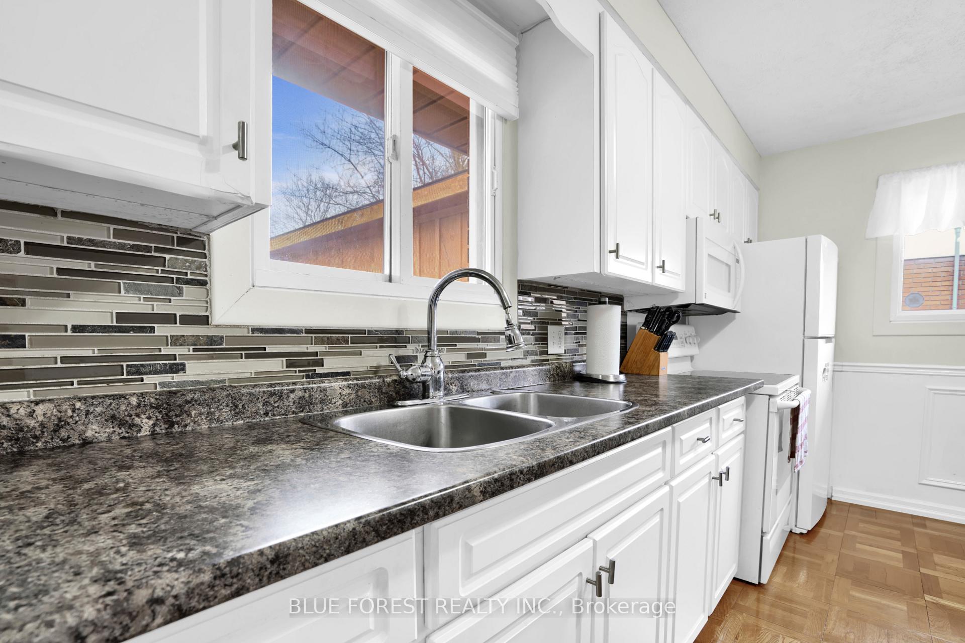 Photo 6 of 102 Semenyn Avenue, Chatham-Kent, Chatham — HOMEH
