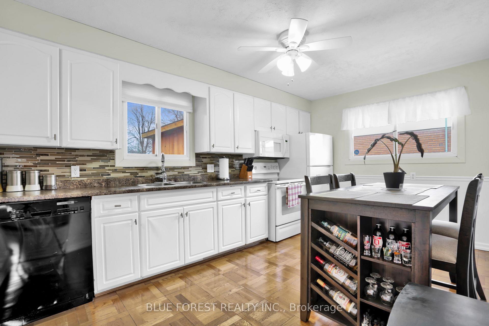 Photo 7 of 102 Semenyn Avenue, Chatham-Kent, Chatham — HOMEH