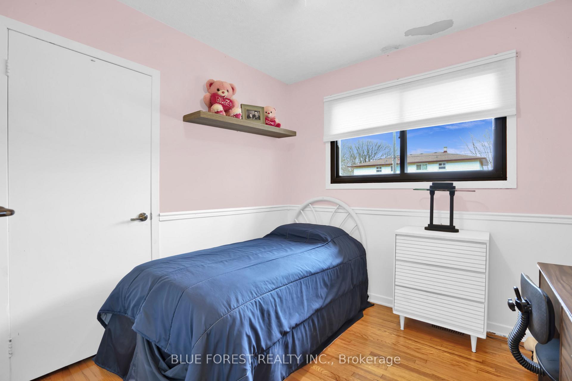 Photo 13 of 102 Semenyn Avenue, Chatham-Kent, Chatham — HOMEH