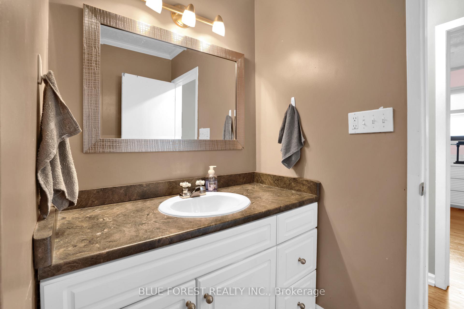 Photo 17 of 102 Semenyn Avenue, Chatham-Kent, Chatham — HOMEH