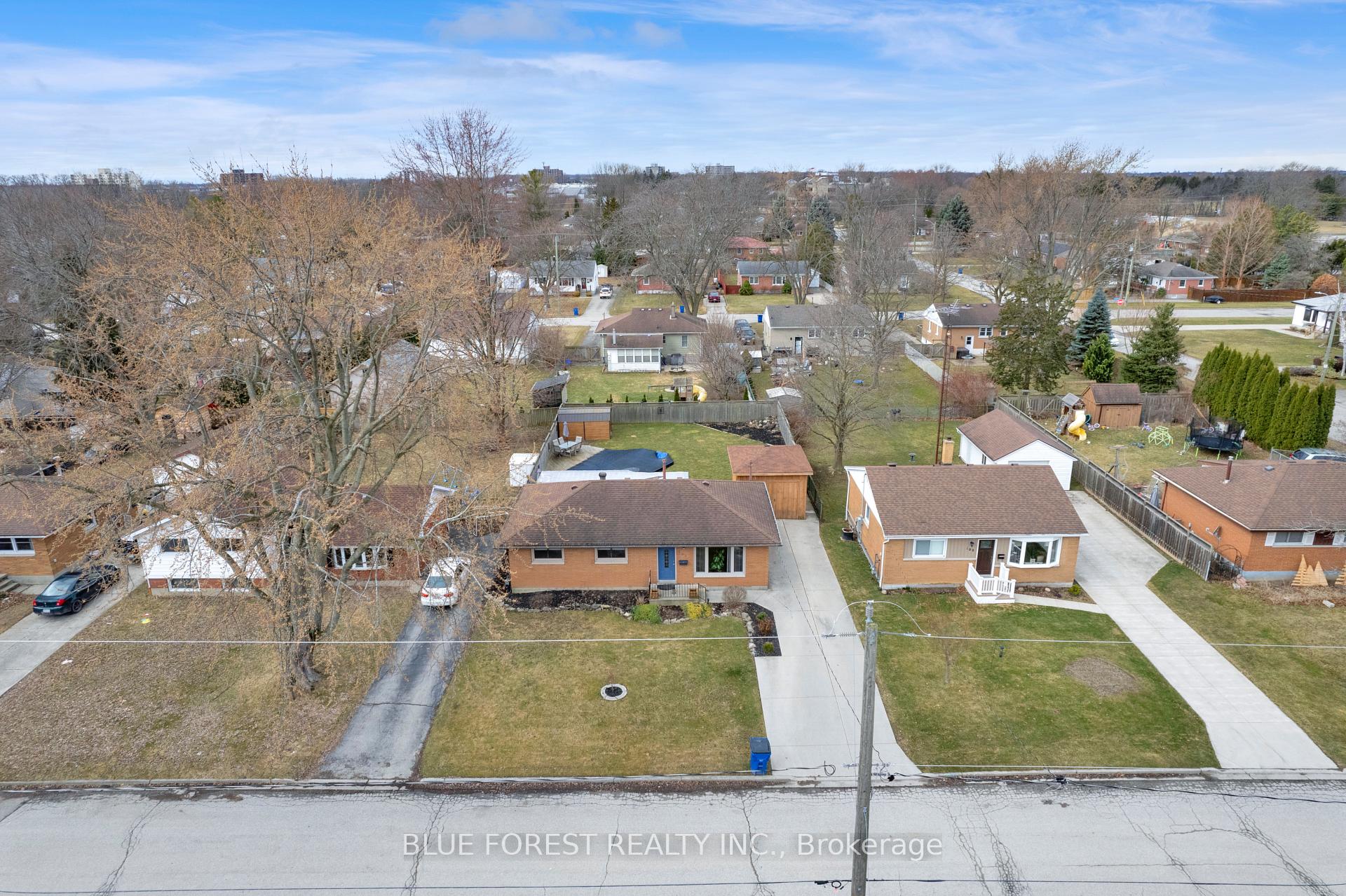 Photo 33 of 102 Semenyn Avenue, Chatham-Kent, Chatham — HOMEH