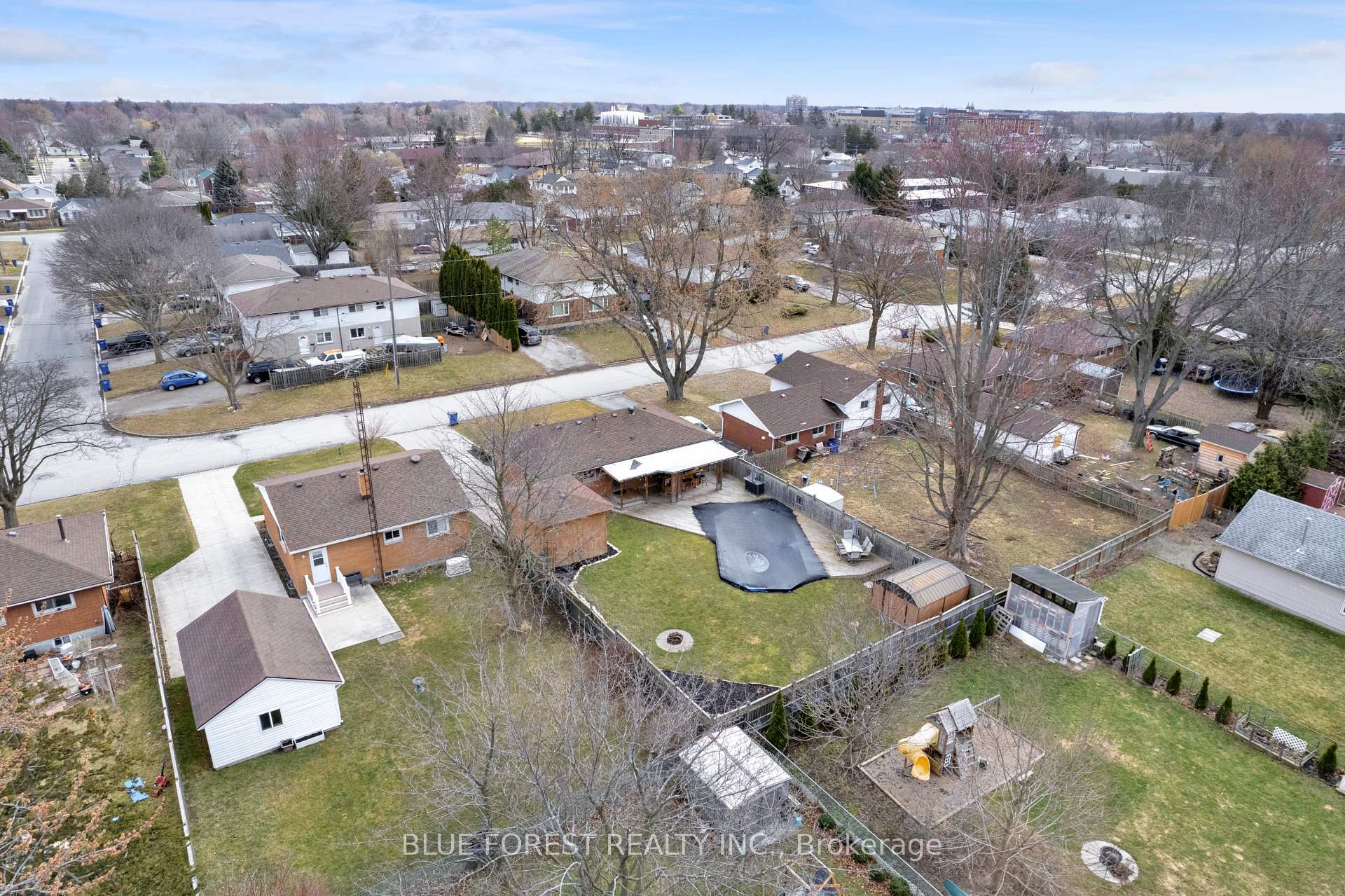 Photo 35 of 102 Semenyn Avenue, Chatham-Kent, Chatham — HOMEH