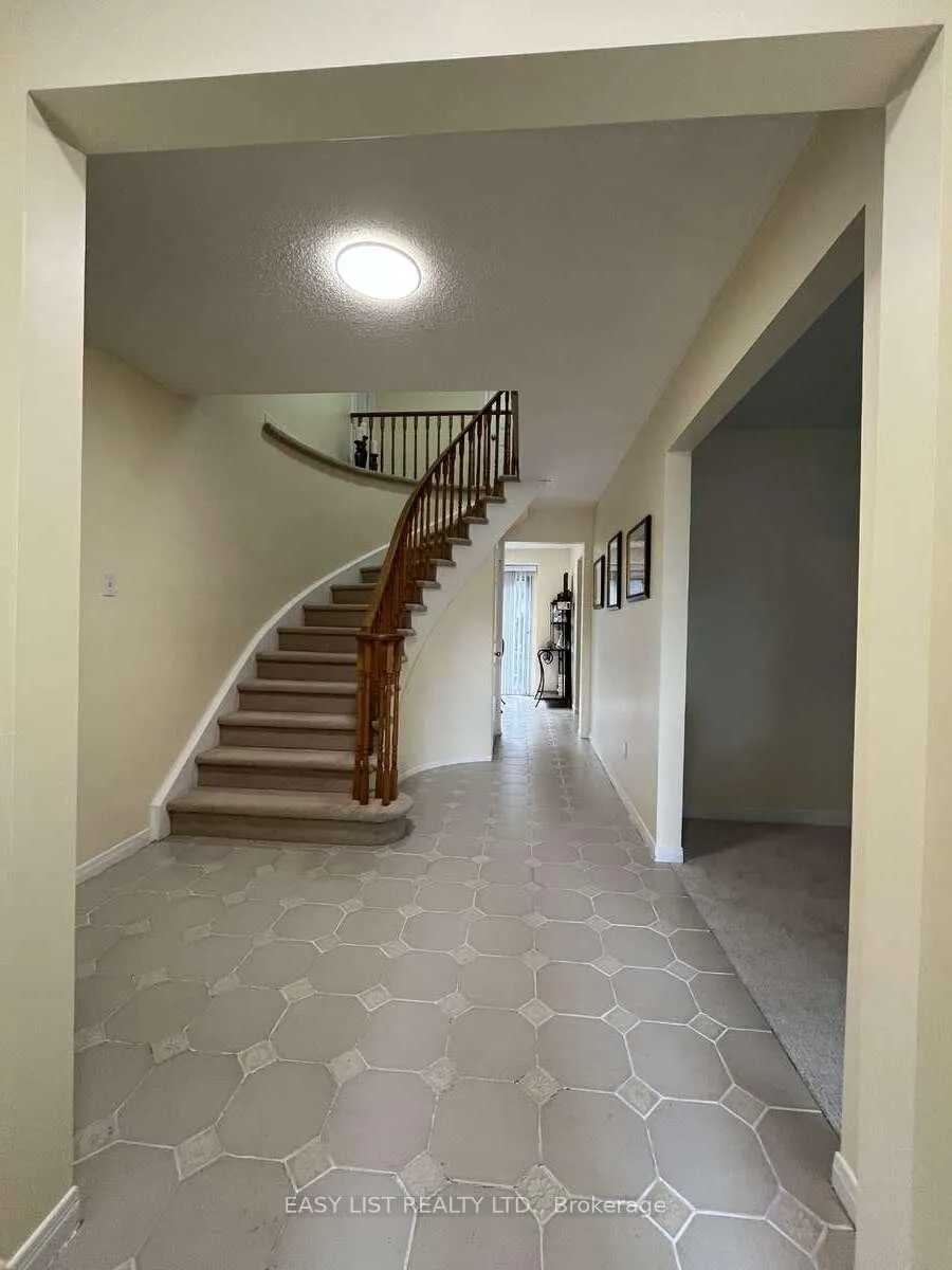 Photo 3 of 102 Burwell Crescent, Markham, Raymerville — HOMEH