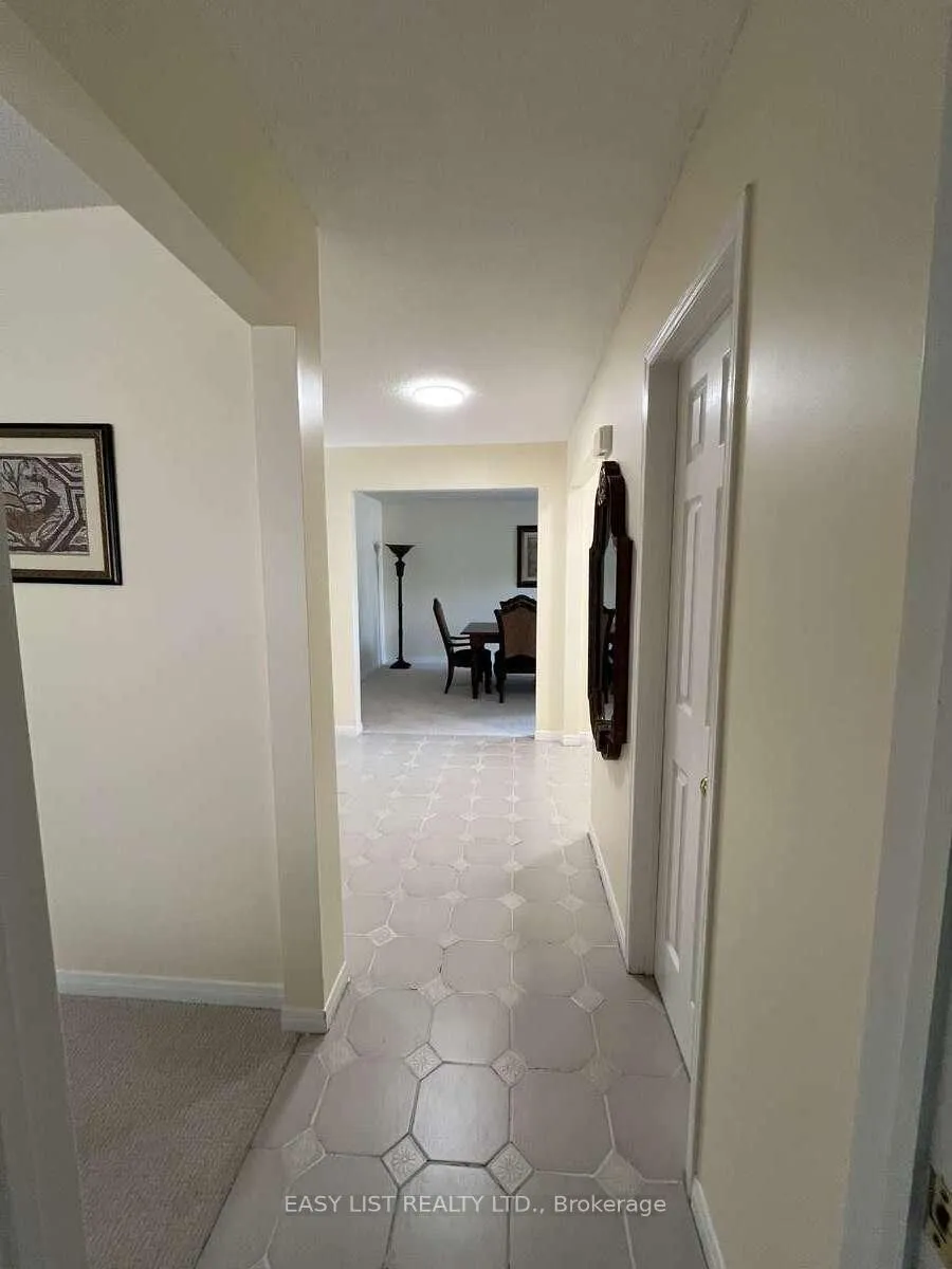 Photo 7 of 102 Burwell Crescent, Markham, Raymerville — HOMEH