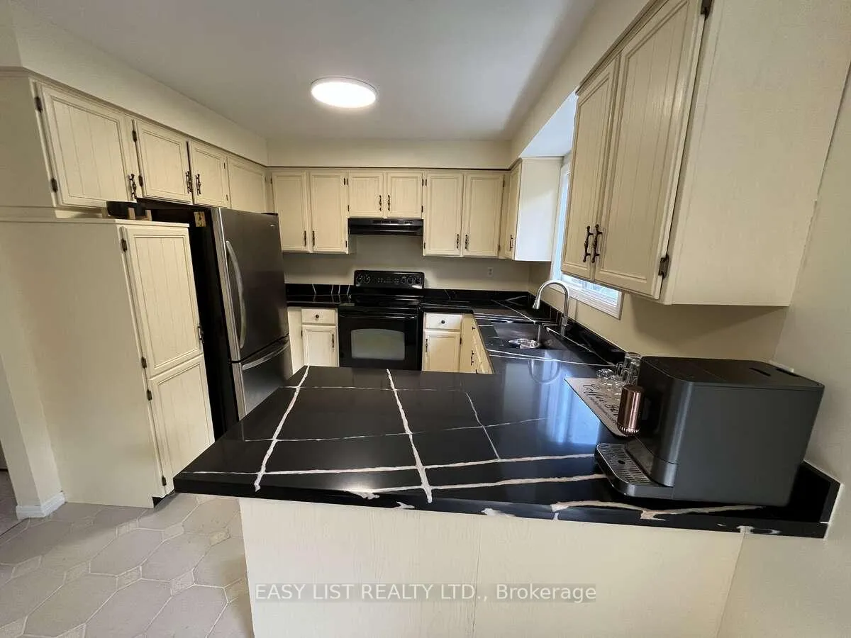Photo 9 of 102 Burwell Crescent, Markham, Raymerville — HOMEH