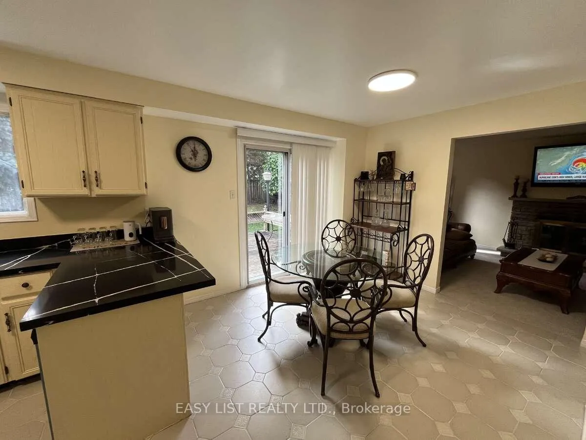 Photo 10 of 102 Burwell Crescent, Markham, Raymerville — HOMEH