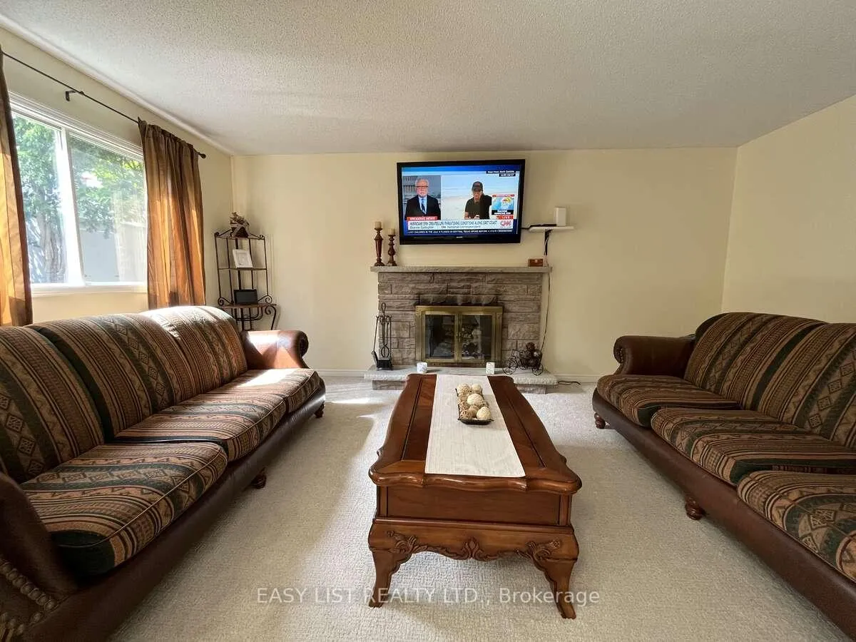 Photo 11 of 102 Burwell Crescent, Markham, Raymerville — HOMEH
