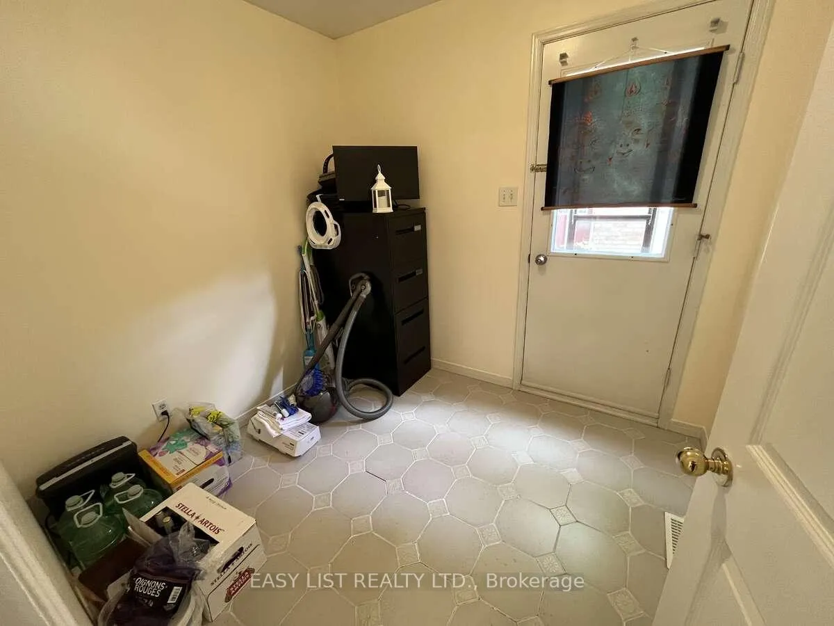 Photo 14 of 102 Burwell Crescent, Markham, Raymerville — HOMEH